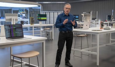 Apple’da üst düzey deprem