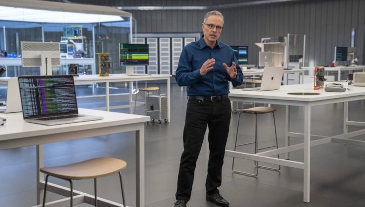 Apple’da üst düzey deprem